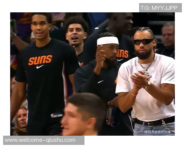 文班低位强攻遭布克防守犯规本场第4次犯规引发争议 文班低位强攻遭布克防守犯规本场第4次犯规引发争议